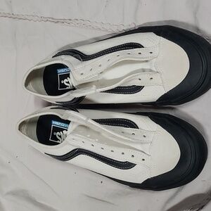 BRAND NEW Vans Old Skool Black/ Beige Men's Size 7 Women's Size 8.5 No Tag